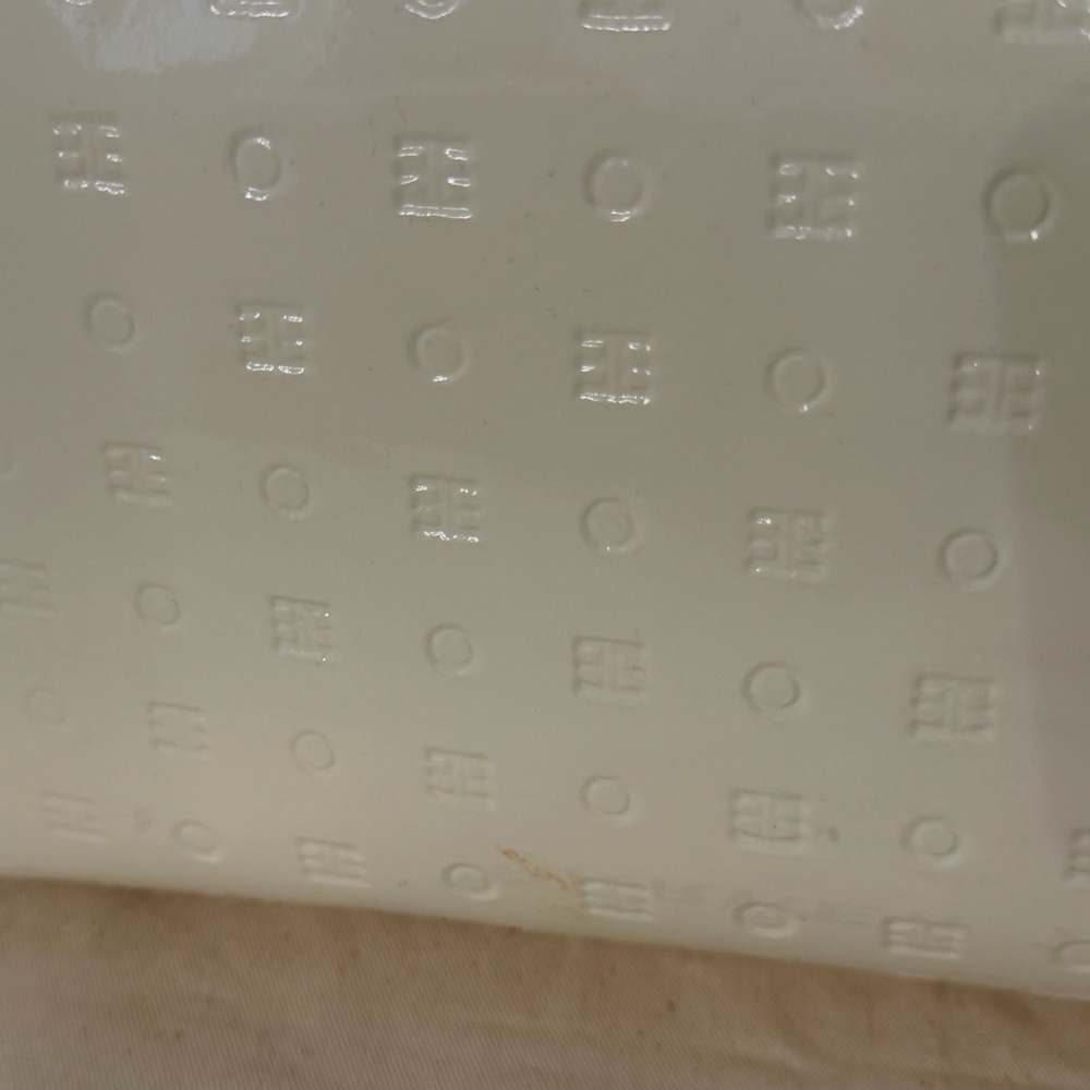 Cream Arcadia. Carried for 1 week. Has cross body strap. - Picture 13 of 16
